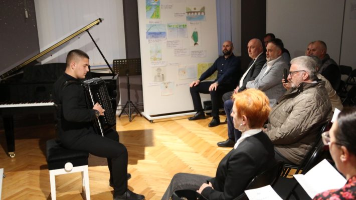 IMG-7e953d3fc95ee11809d352c65cd6ee6c-V